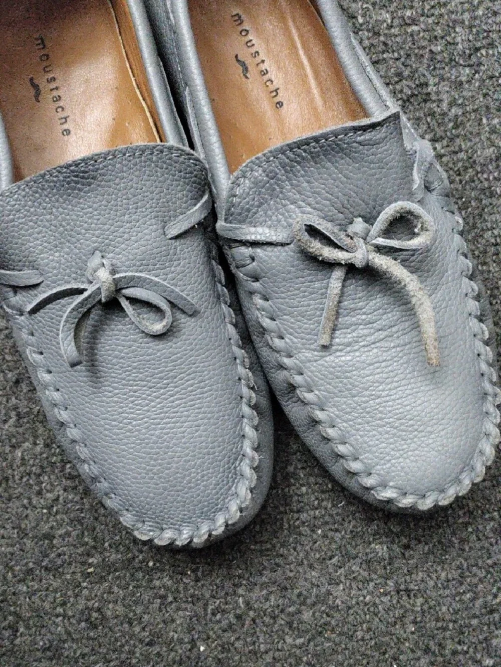 Moustache classic gray